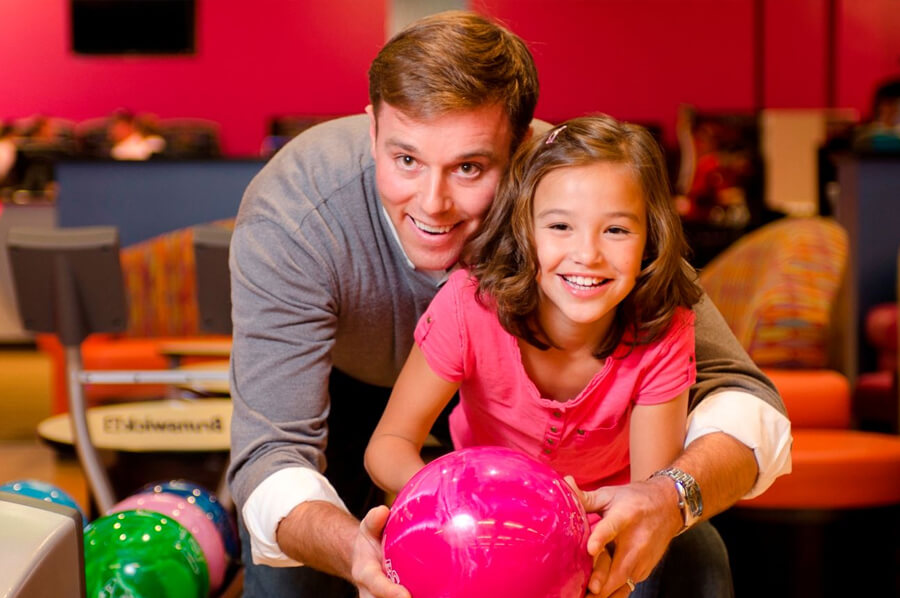 dad and daughter ready to bowl